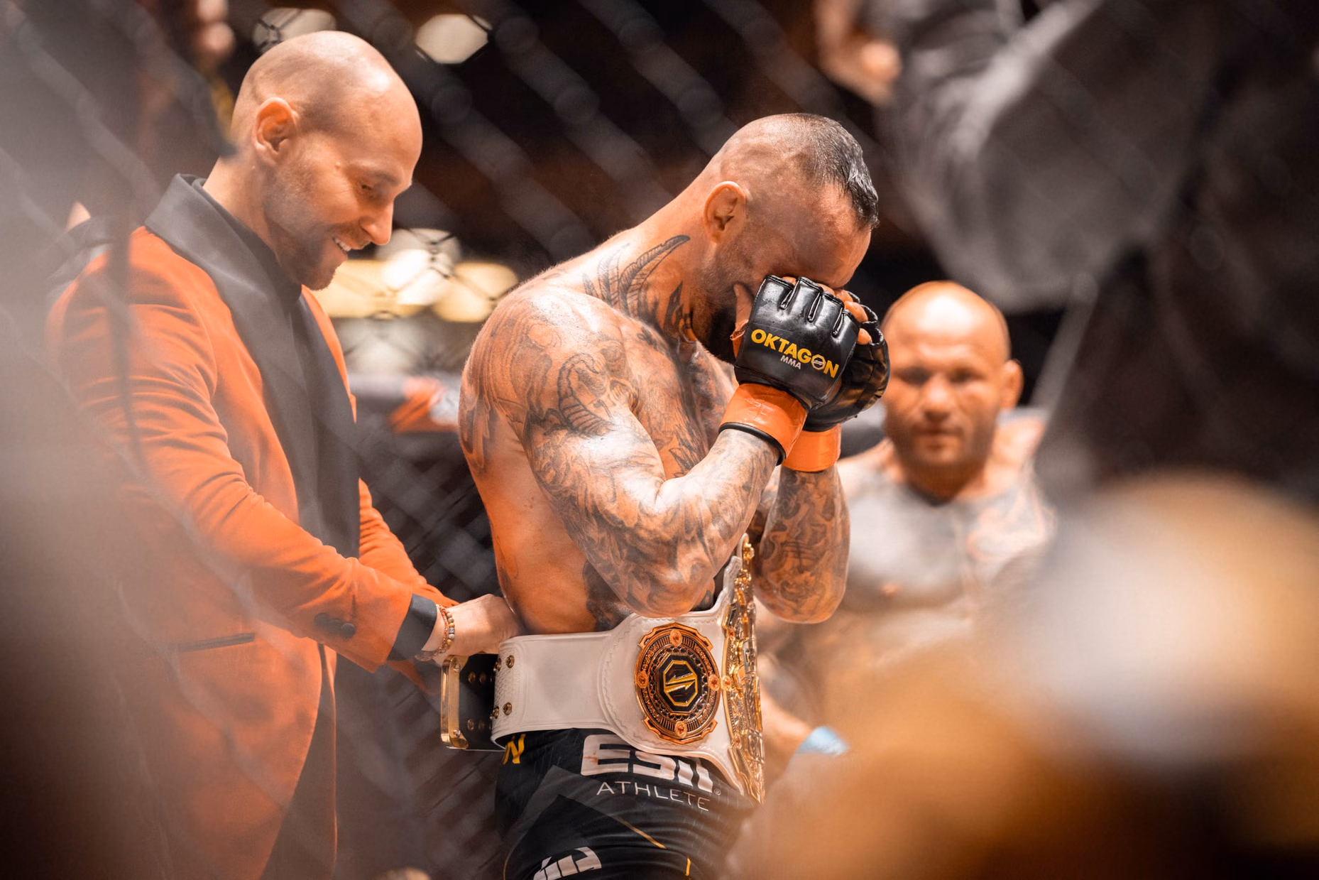 Siegerehrung mit Gürtel, Oktagon MMA